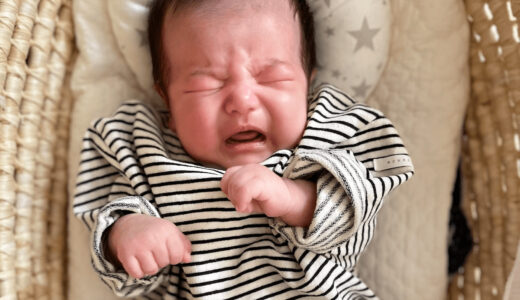 赤ちゃんは授乳中にも泣いたり暴れたりすることがある！そんな時はどうしたらいいの？